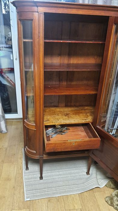 Продам буфет антикварный