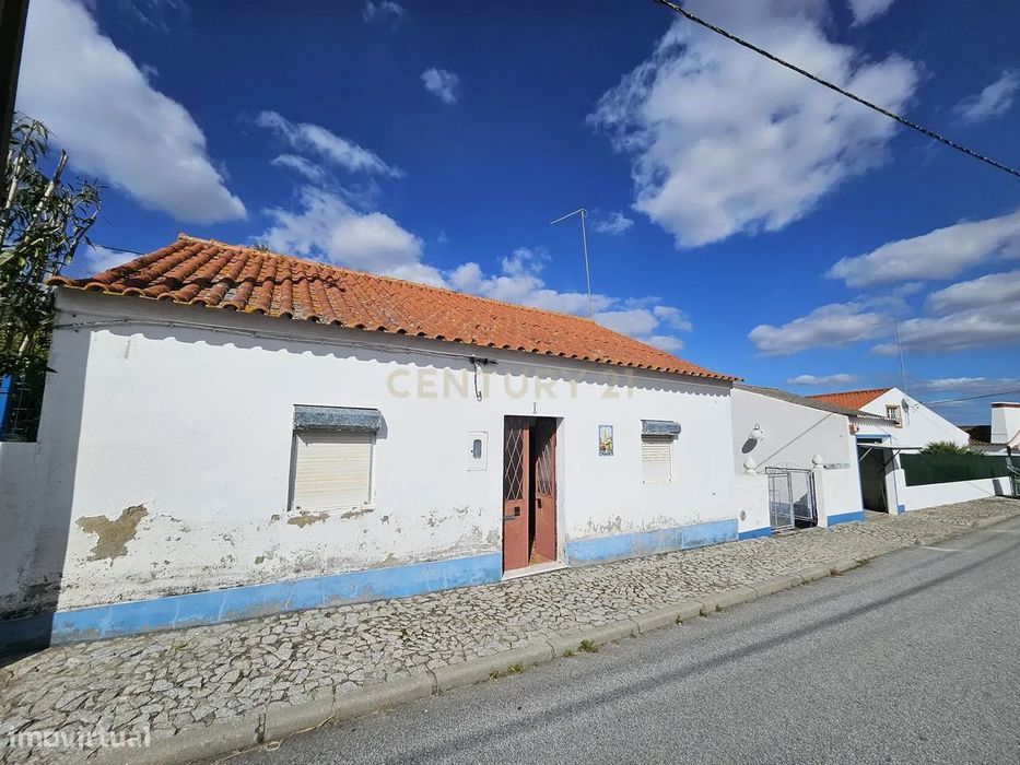 Moradia T2 + 1 com Quintal, Garagem e Anexo Sabugueiro, Arraiolos