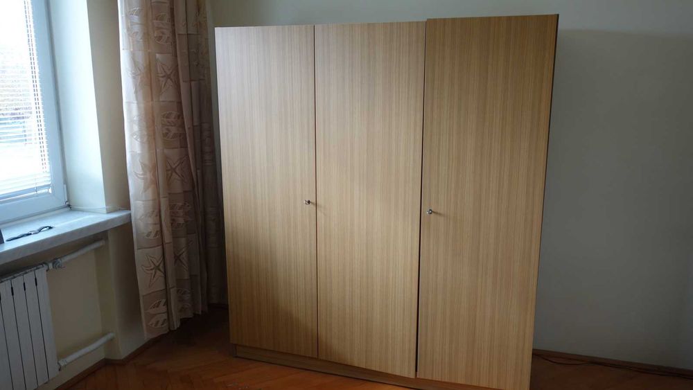 Zestaw mebli do sypialni. Cena: 1500zł