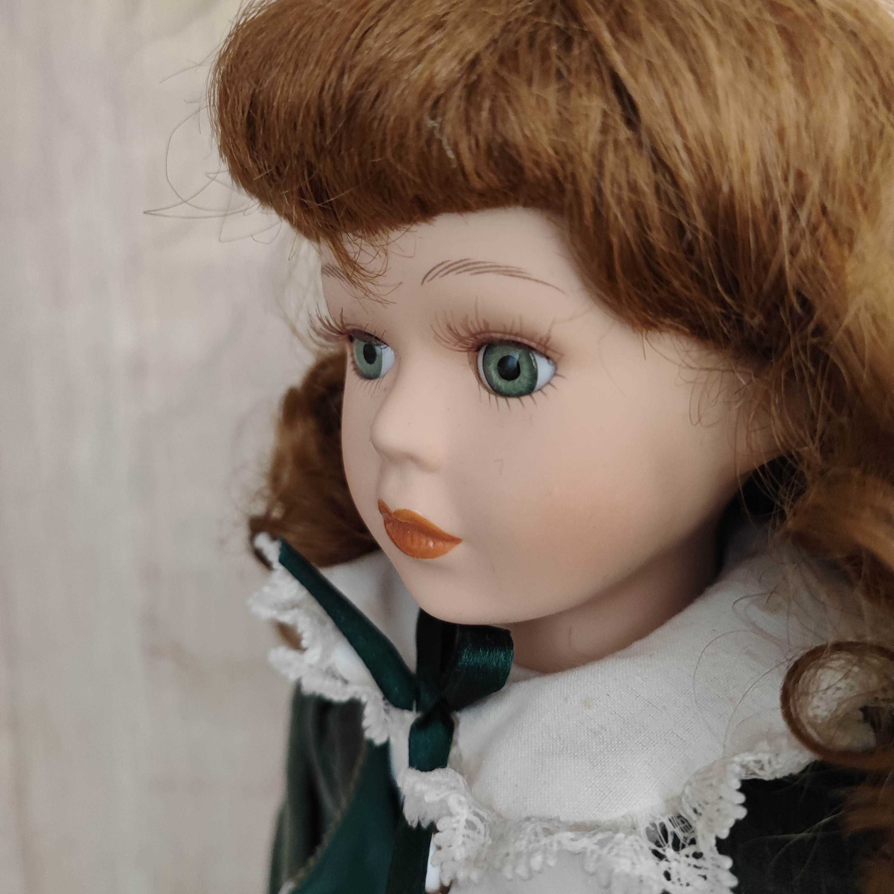 LEONARDO COLLECTION nr 81  GRAWER (collectible porcelain doll)