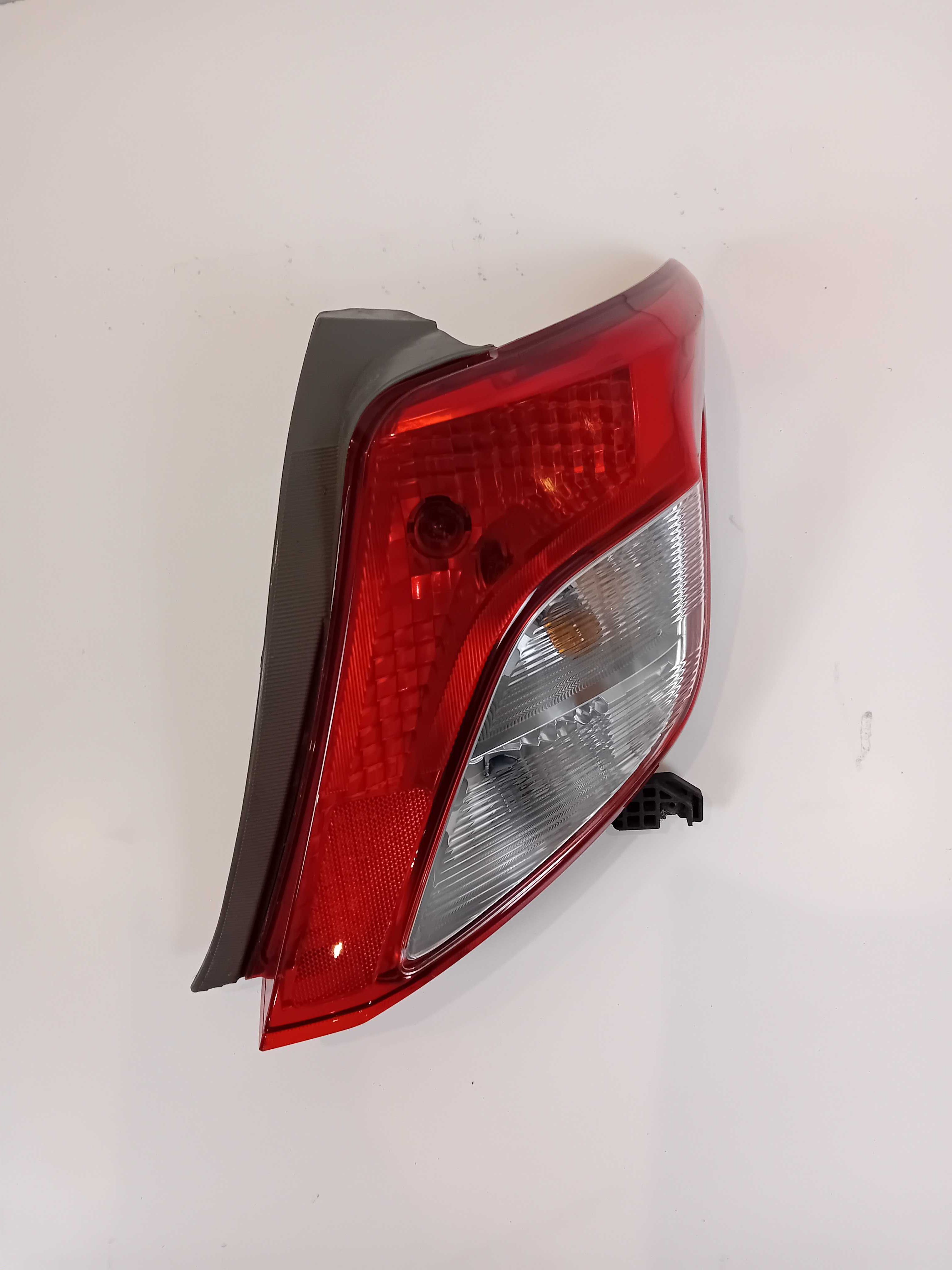 Lampa Prawa Tył Toyota Yaris III 11/14 r