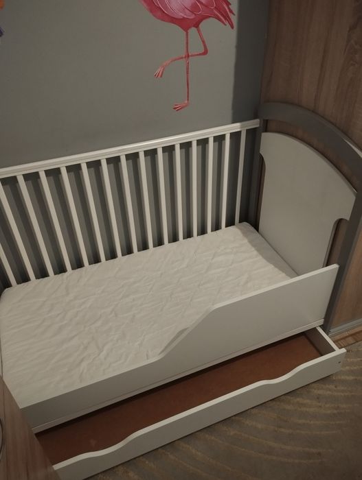 Łóżeczko niemowlęce z materacem