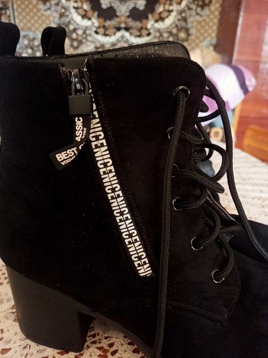 Продам жіночі черевики з Італії.