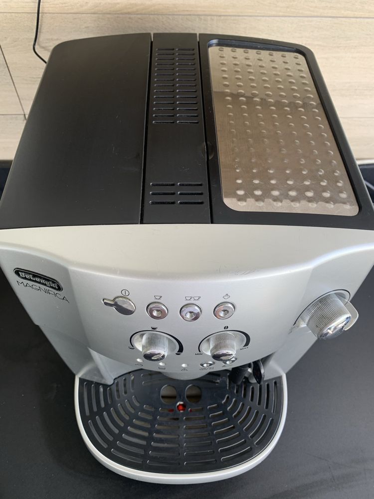 Ekspres do kawy DeLonghi magnifica.