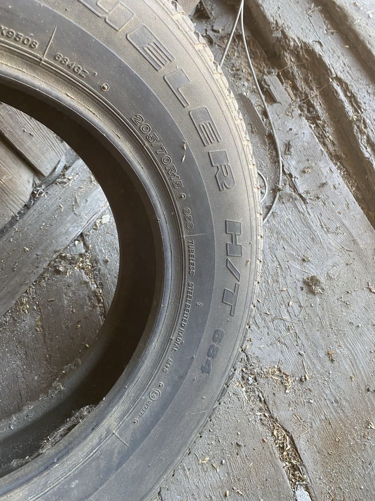 Opona pojedyncza Bridgestone 205/70/15 Duler H/T 4mm