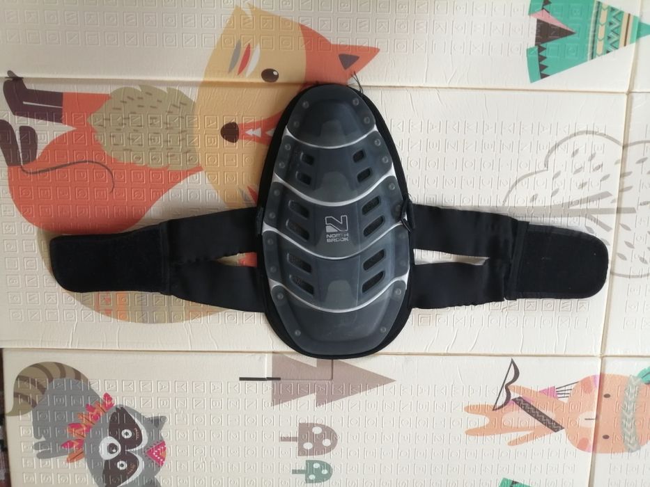 Захист спини dainese