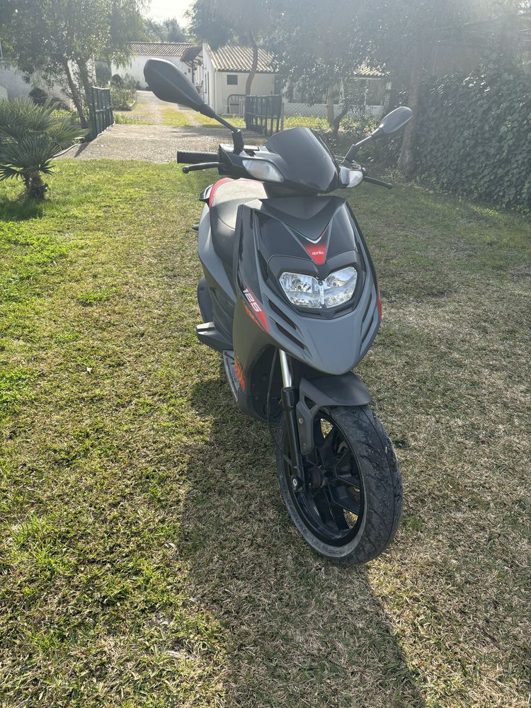 Aprilia 125 SR Motard - Scooter