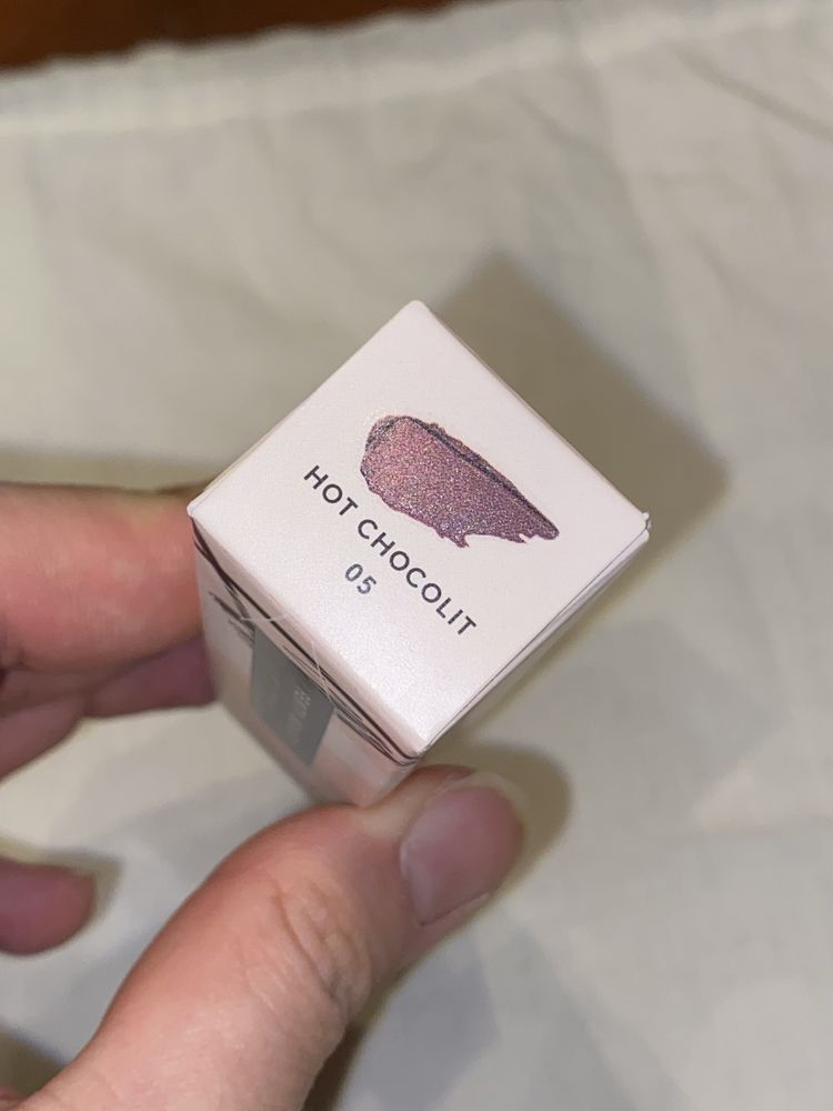 Fenty Beauty gloss bomb universal lip luminizer hot chocolit Fenty