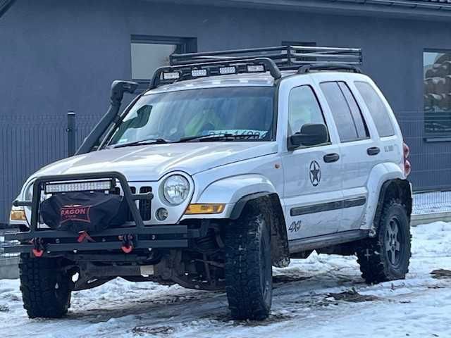 Jeep Cherokee offroad zmota