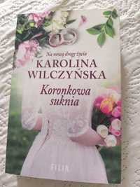 Karolina Wilczyńska, Koronkowa suknia