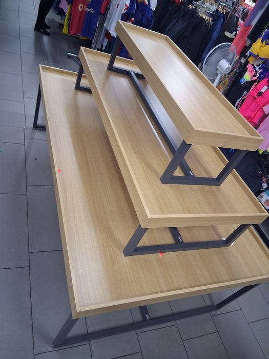 Regały sklepowe I stoły