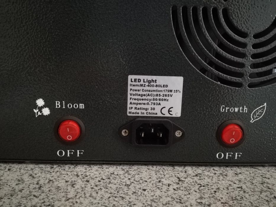 Led de floração e crescimento.