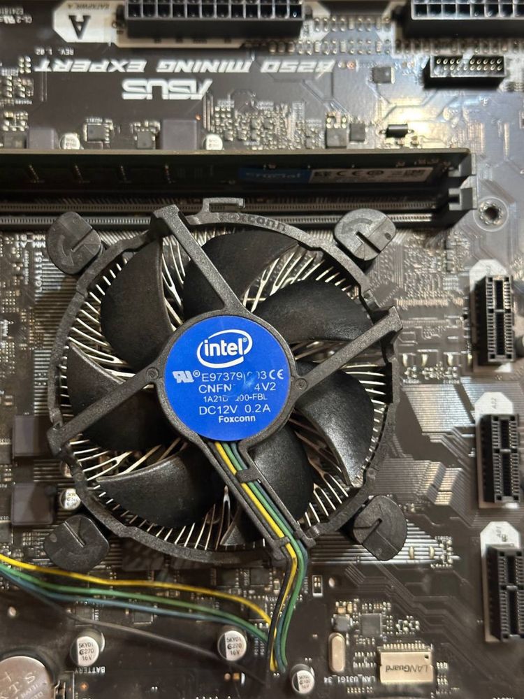 Материнська плата Asus B250 mining expert