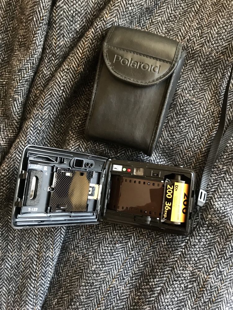 Плівковий фотоапарат Polaroid 2000FF
