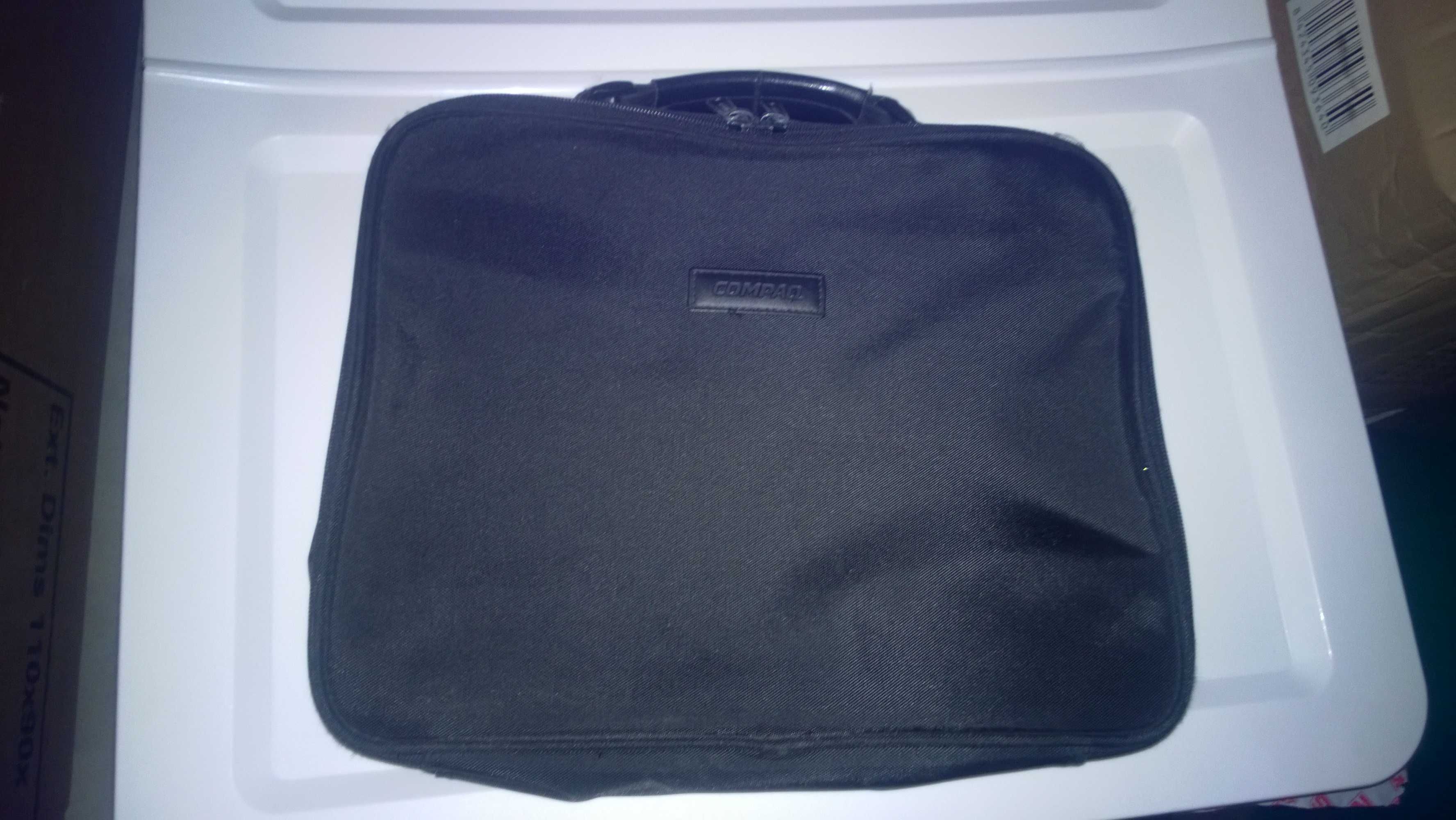 Mala para portátil, da marca Compaq, cor preta