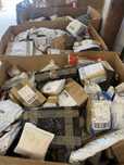 Palety z paczkami paczki nieodebrane zwroty mystery box ślepa paczka