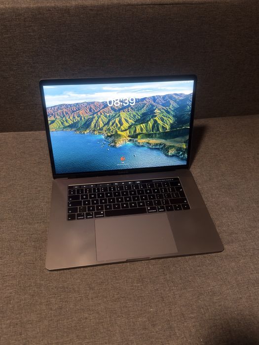MacBook Pro 15” 2018 i9 Radeon 16GB 512GB bardzo dobry stan