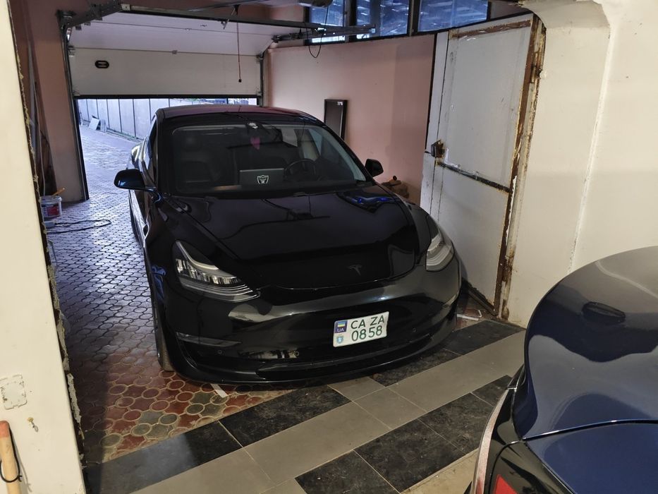 Продається автомобіль Tesla Model 3 Long Range