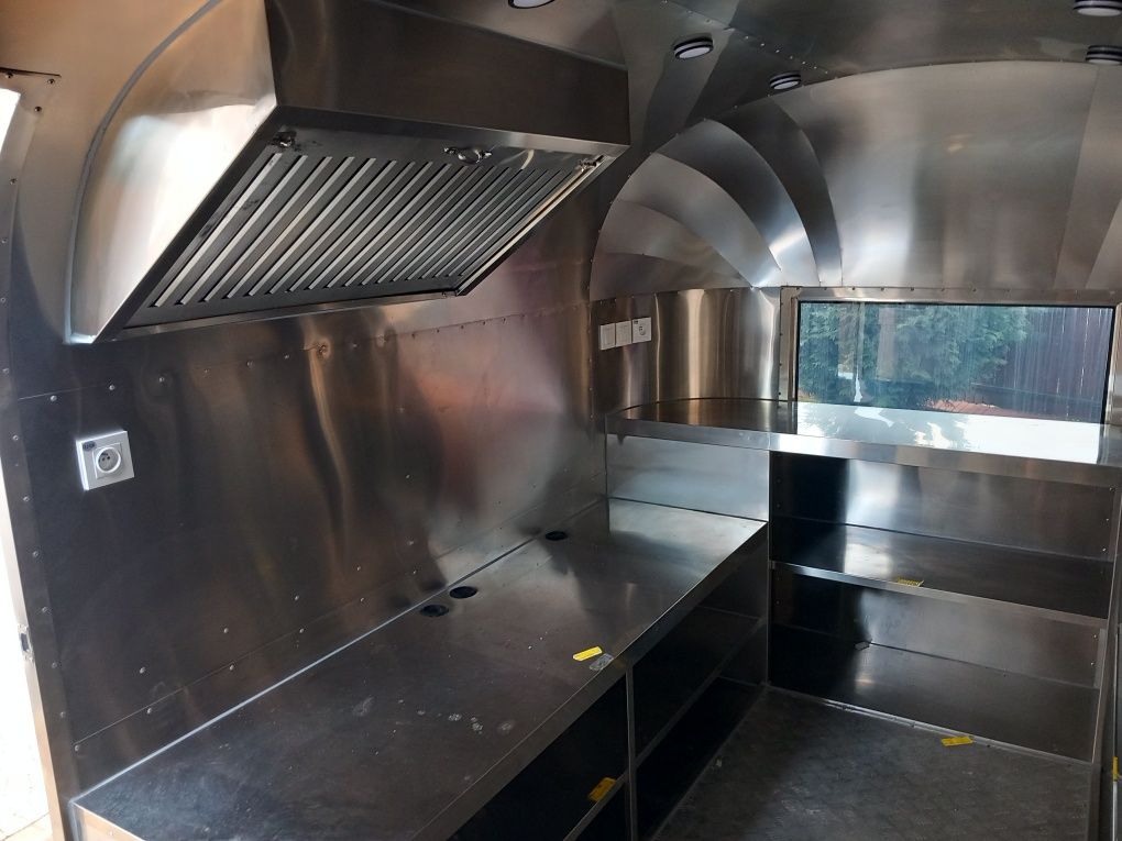 Wynajmem  food truck przyczep gastronomicznych