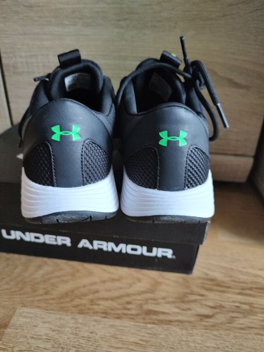 Buty sportowe damskie firmy Under Armour model