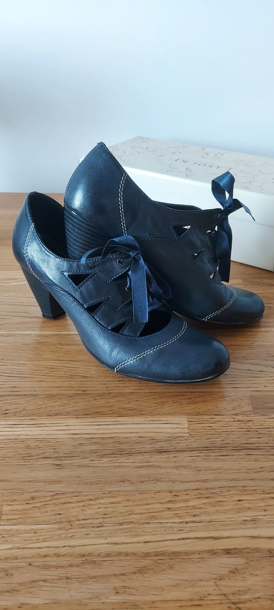 Czółenka niebieskie Lasocki r.37
