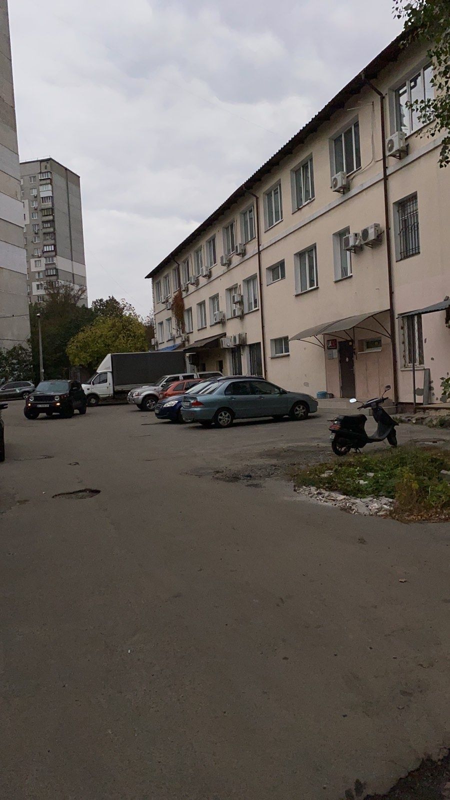 Продам помещение, Фасад, отд. вход, метро Голосеевская, ул. Демеевская