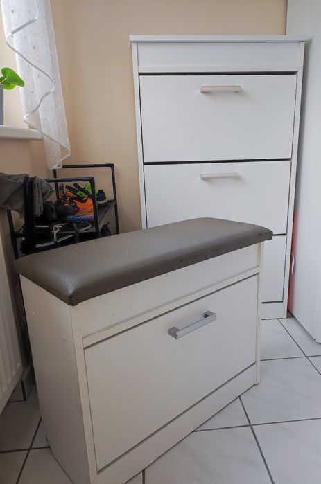 Meble do przedpokoju biała szafka na buty komoda i pufa