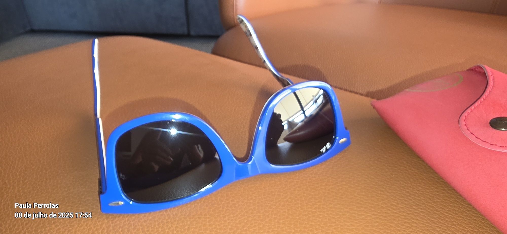 Óculos de senhora, como novos, com ótimas lentes.
