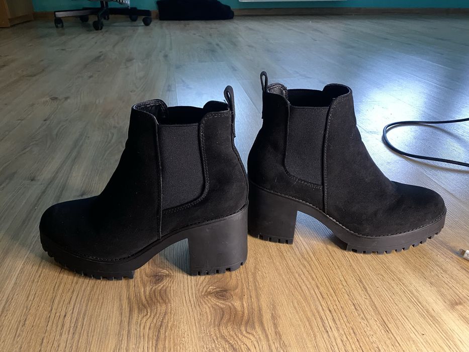 Ботильони, черевики на каблуку замшеві