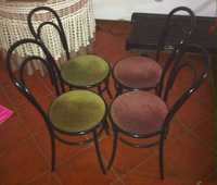 4 cadeiras aveludadas tipo classico vintage sala
