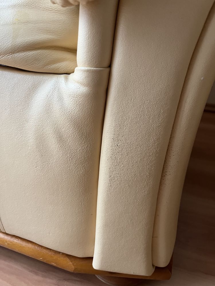 Fotel z prawdziwej skóry wykonczony litym drewnem