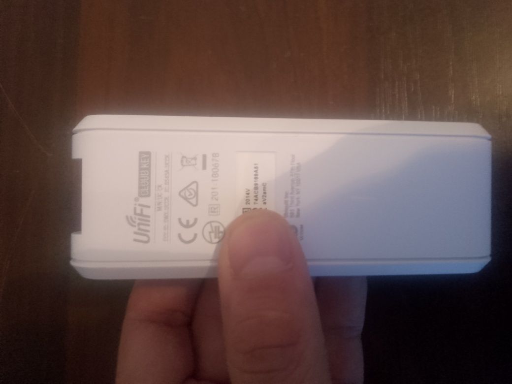 Продам UnifiCloud Key ,Unifi security gateway