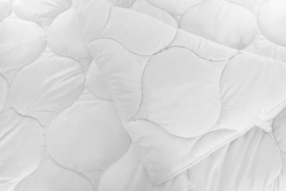 Kołdra 200x220 Antyalergiczna Całoroczna Miękka Doskonała dla Każdego