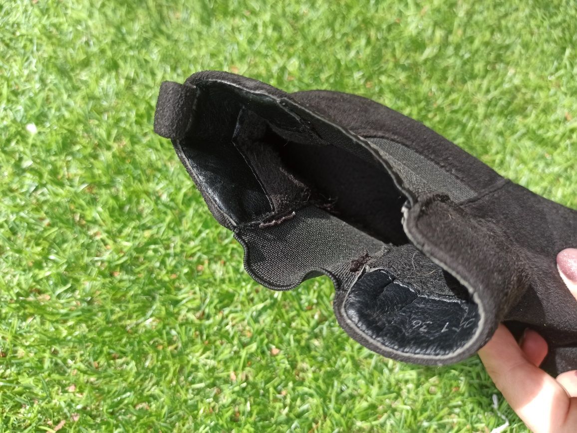 Jesienne zamszowe botki na klocku