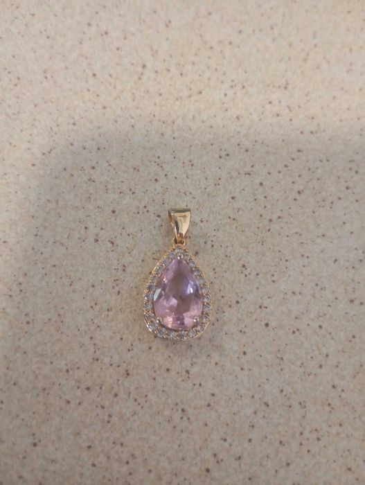 pingente de Kunzita Pera Halo de Moissanita em Ouro Rosa 14 kt.