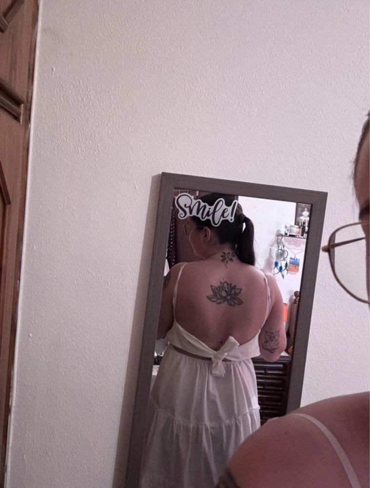 Vestido com renda e laço atras