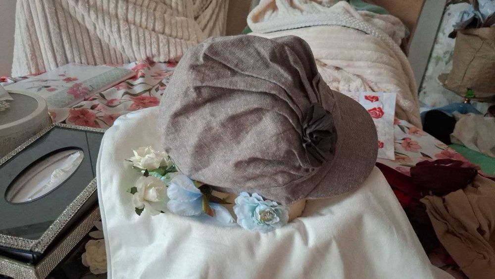 czapka h&m kwiatem zdobiona vintage z daszkiem beret beretka len ramia