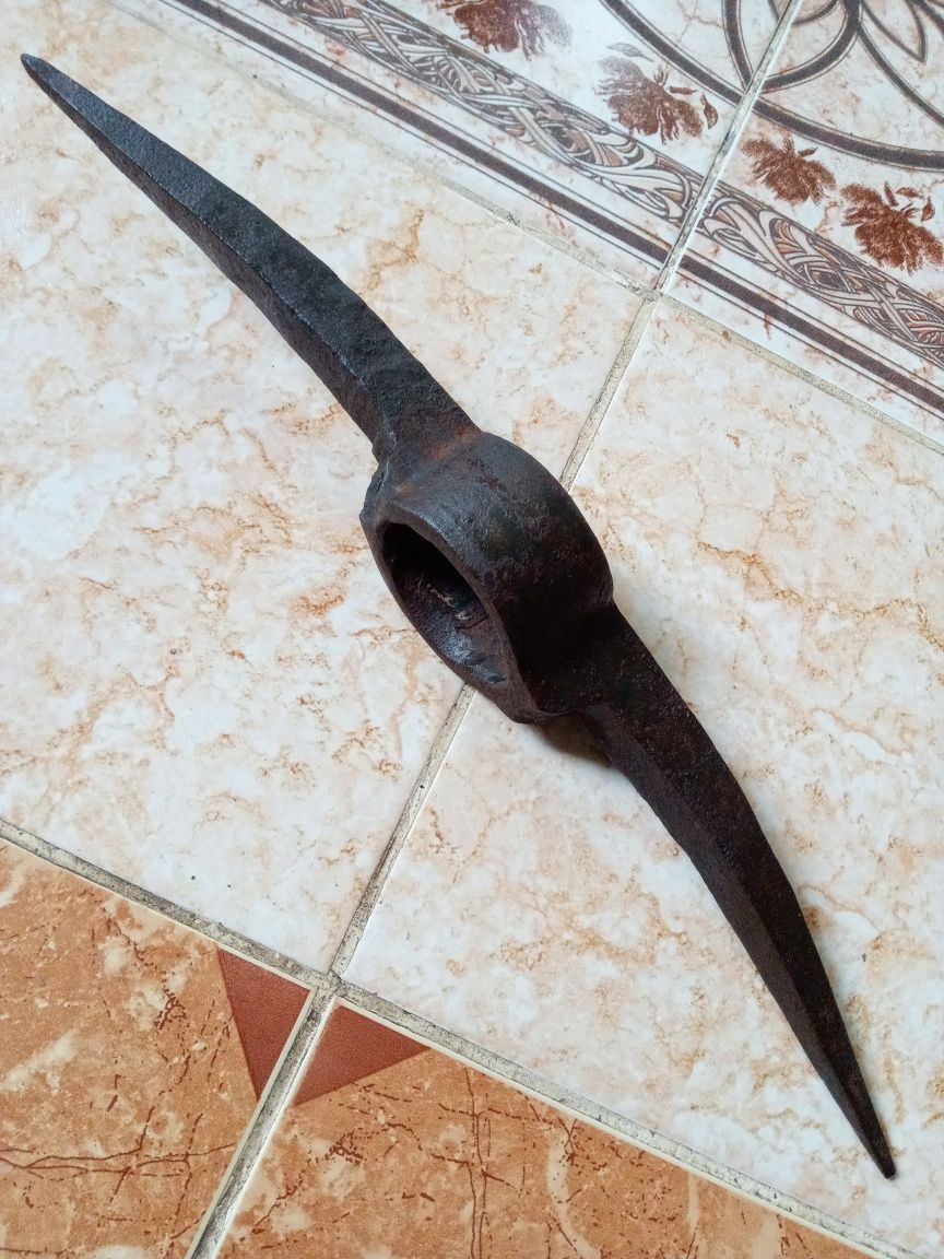 Кирка  ручна кована ссср. Довж 46см!