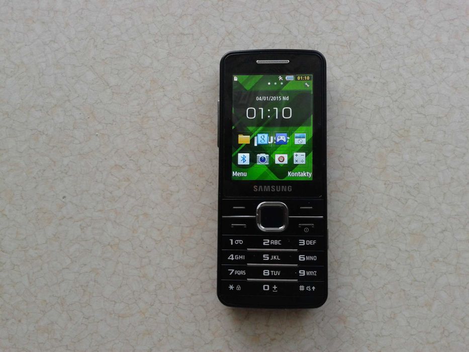 Przedmiotem sprzedaży jest telefon marki samsung S5611