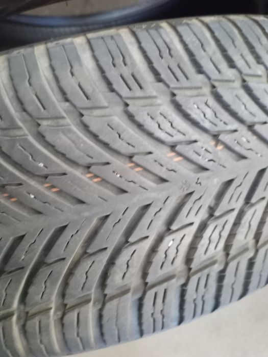 Opony 235/55 r19 Nokian całoroczne