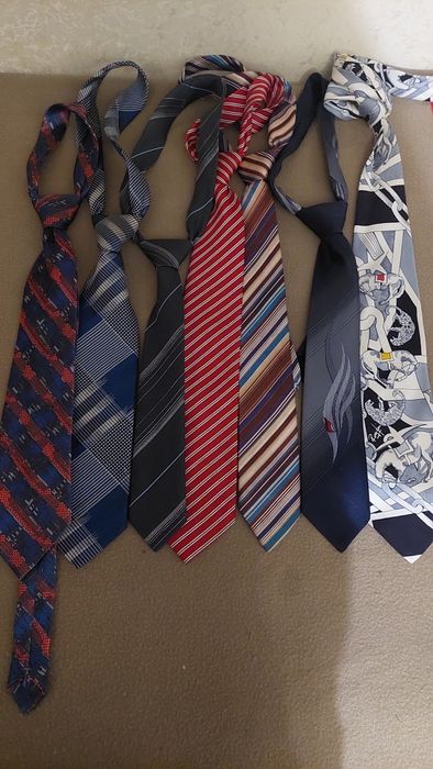 Продам галстуки разные