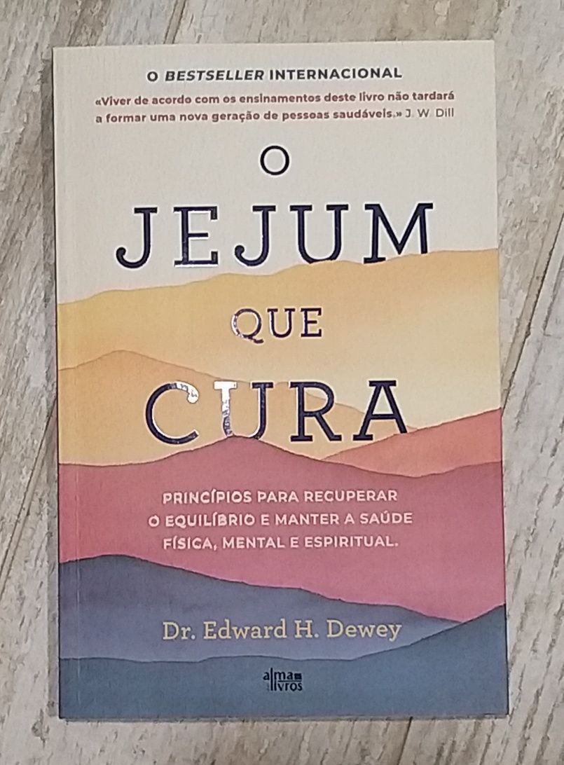 Livros variados em bom estado.