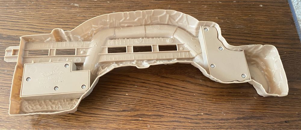 Hot wheels tornado track M2057