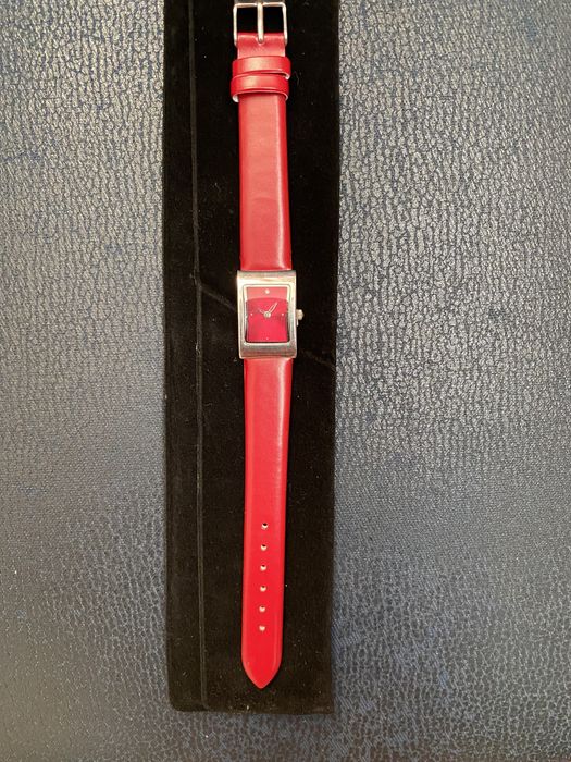 Продам нові наручні годинники  АVON і біжутерію