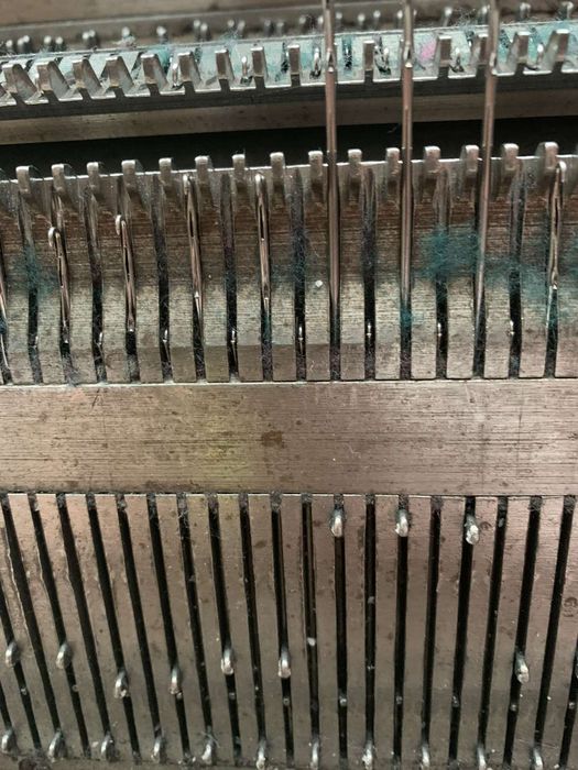 Вязальна машинка 5 класа, трикотаж.