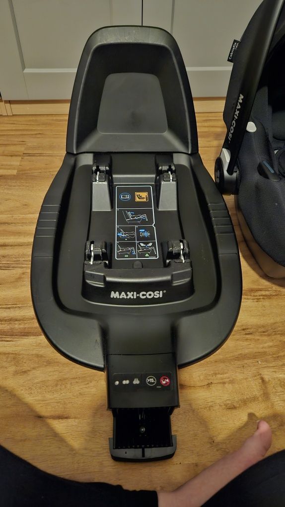 Maxi cosi cabriofix i-size + baza isofix familyfix 3