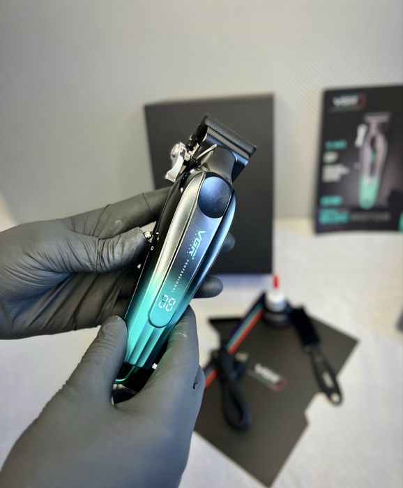 Mашинка для стрижки VGR V-662 GREEN,7000 об/хв,6 насадок, LED дисплей