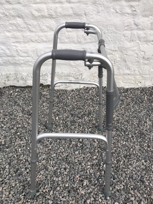 Aluminiowy balkonik chodzik rechabilitacyiny jak nowy