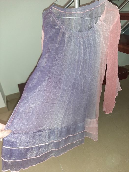 Saida de praia, transparente, rosa e roxo.