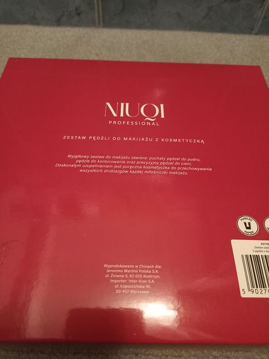 Zestaw pędzli z kosmetyczką